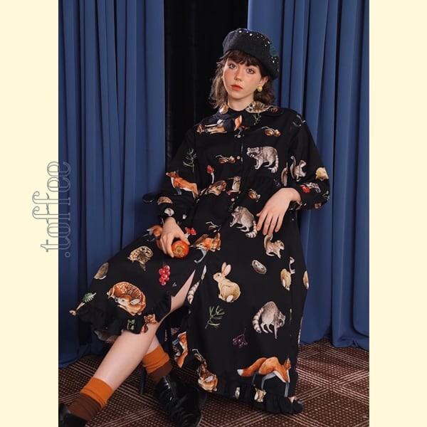 レトロエレガンス:クラシックアートのブラックシャツワンピース 《C0209》