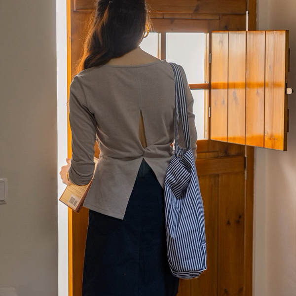 【3color】バックリボン&ツイストデザインシアーシャツ《Z00868》