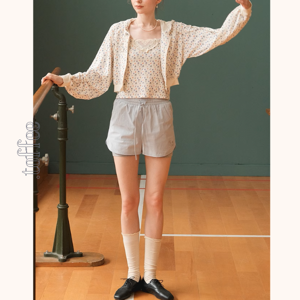 クロップドフーディー&レースキャミソール小花柄セットアップ《Z00983》