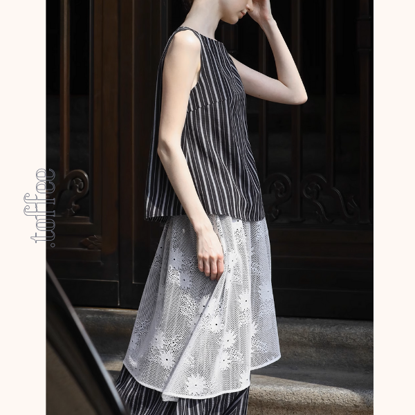 ストライプノースリーブトップ&レース装飾ロングスカートセットアップ《Z01028》