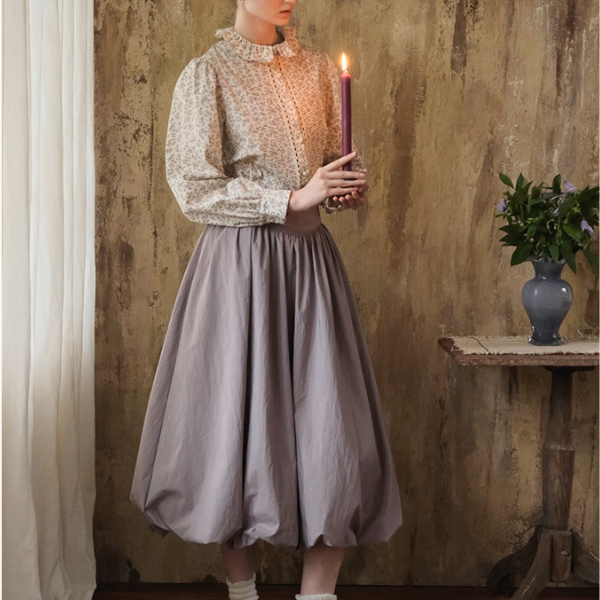 小花柄とフリル襟のクラシカルブラウス《Z01085》