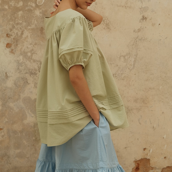 パフスリーブプリーツブラウス《Z01091》