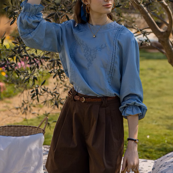 【2color】レース刺繍&バックボタンディテールブラウス《Z00869》