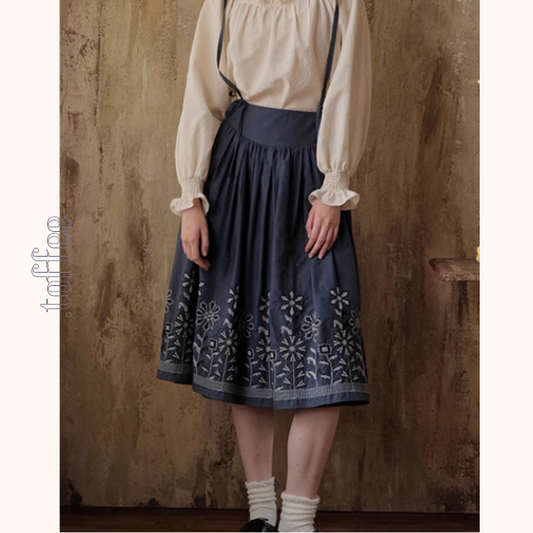レトロ調花柄刺繍サスペンダースカート《Z01109》