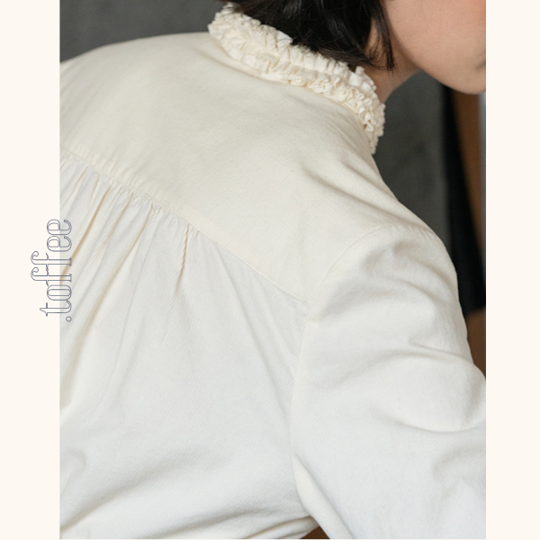 【2color】フリルネックコーデュロイブラウス 《Z00645》