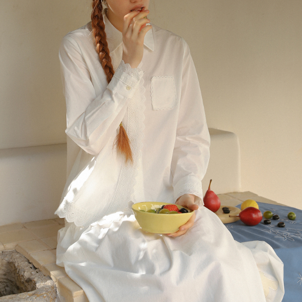 レース装飾ホワイトブラウス《Z00832》