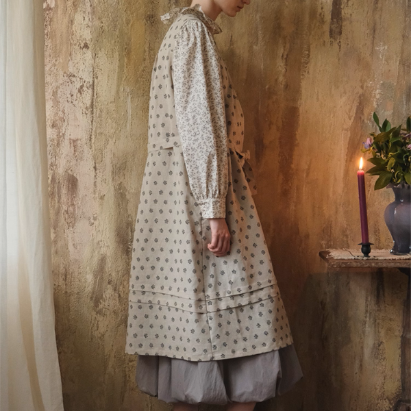 小花柄とフリル襟のクラシカルブラウス《Z01085》