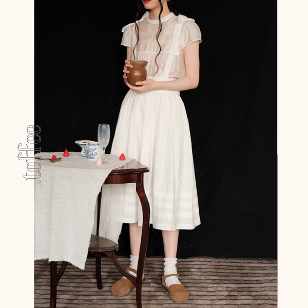 花刺繍ホワイトサスペンダースカート《Z01053》