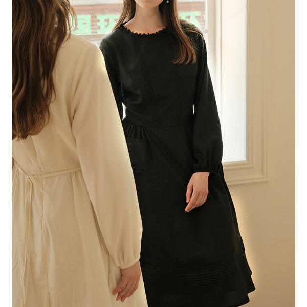 【2color】北欧風フラワー刺繍入りミモレ丈ワンピース  Z00010