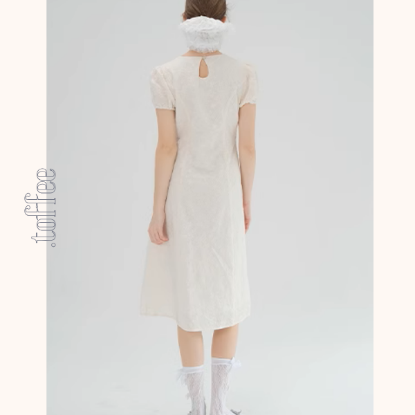 パフスリーブ蝶柄刺繍入りミモレ丈ワンピース《Z00873》