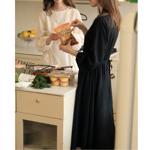 【2color】北欧風フラワー刺繍入りミモレ丈ワンピース  Z00010