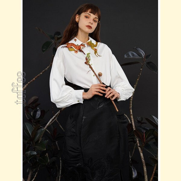 「小狐物語」 オリエンタルテイストが香る:キツネ刺繍ドリーミーブラウス C0183