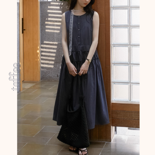 小さな格子のネイビーノースリーブワンピース《Z01089》
