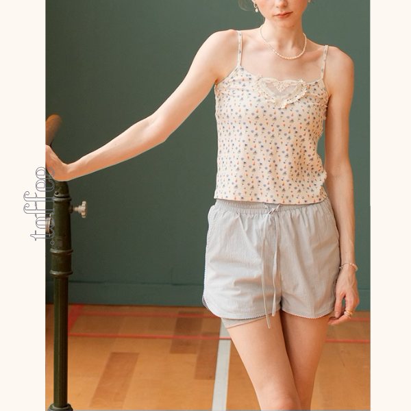 クロップドフーディー&レースキャミソール小花柄セットアップ《Z00983》