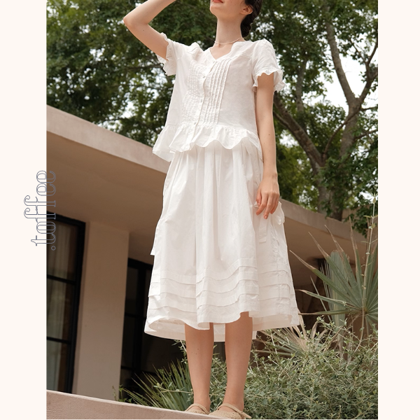 花刺繍ホワイトサスペンダースカート《Z01053》