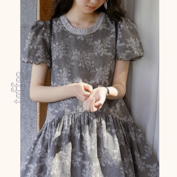 パフスリーブつる花刺繍ミニワンピース《Z00904》