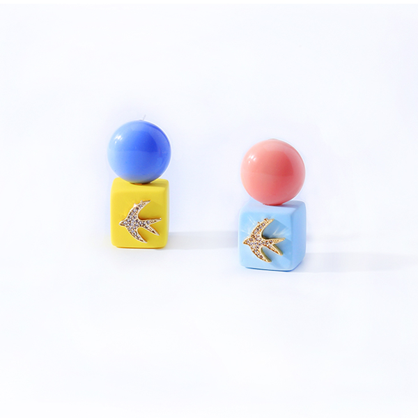 キューブ&ボールツバメモチーフピアス 《Z00792》
