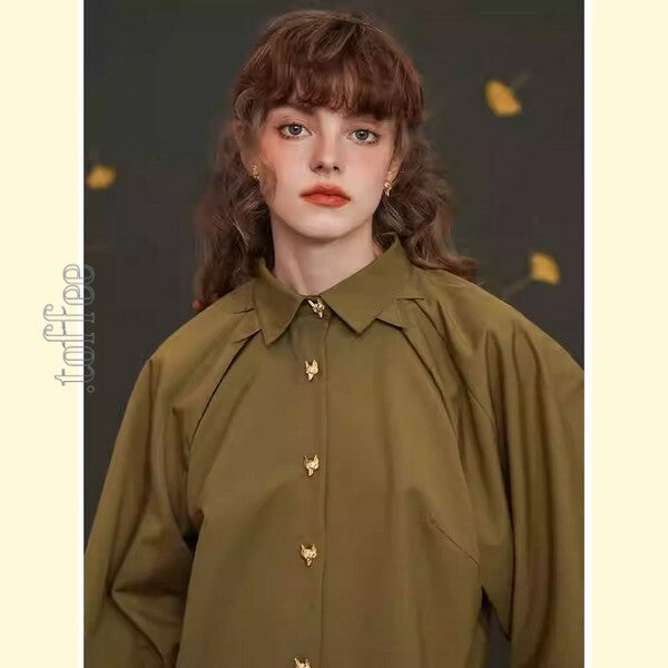 【2color】立体アートを纏う:キツネボタンの折り紙ブラウス C0174