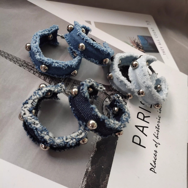 デニム×スタッズのカラーフープピアス《Z01252》