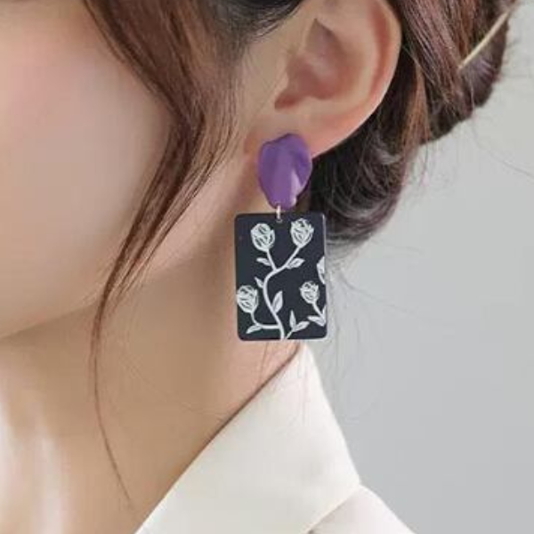 【2color】フラワーパターンプレートピアス AU-276