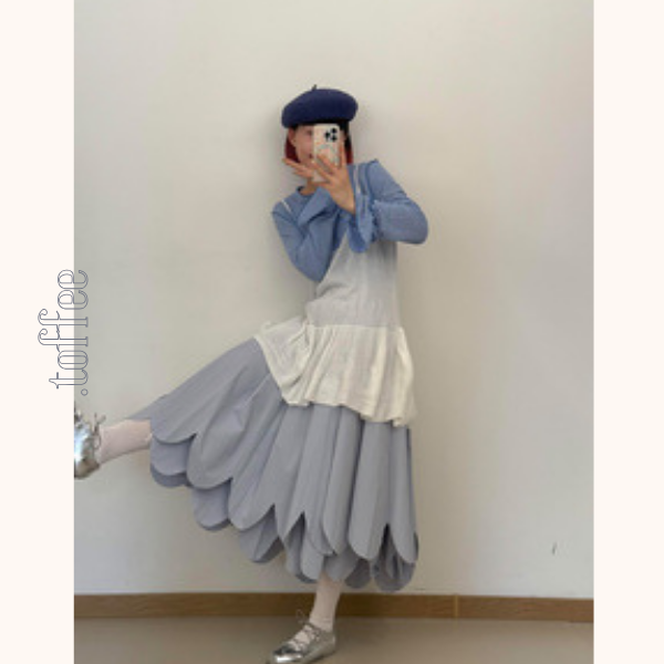 花びらスカラップが揺れるライトブルーロングスカート《Z01233》