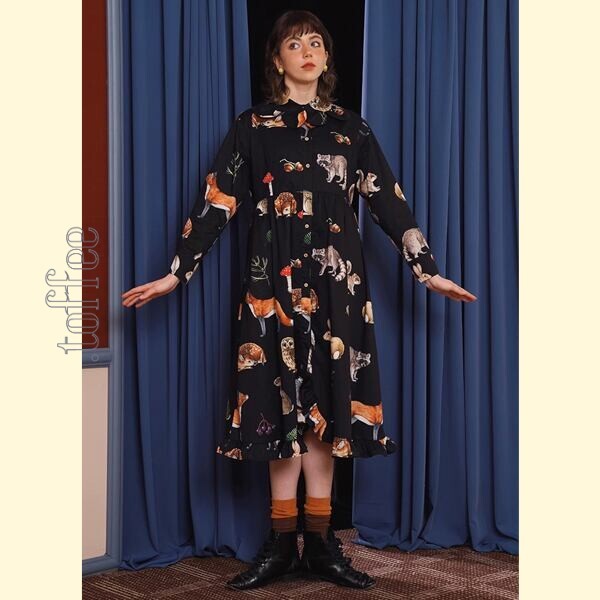 レトロエレガンス:クラシックアートのブラックシャツワンピース 《C0209》