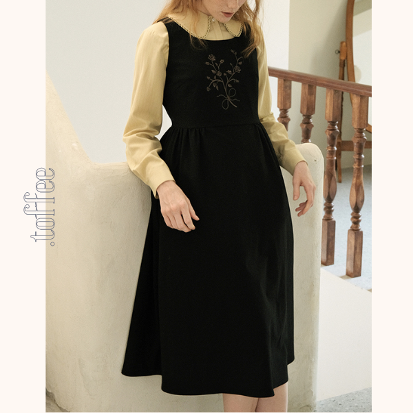 【2color】レースディテール丸襟ブラウス 《Z00747》