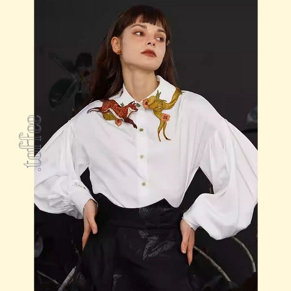 「小狐物語」 オリエンタルテイストが香る:キツネ刺繍ドリーミーブラウス C0183