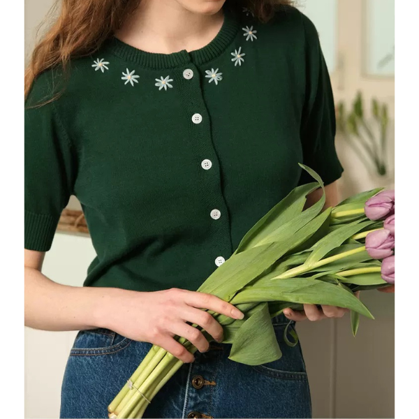 お花の刺繍入りラウンドネック半袖ニット Z00233