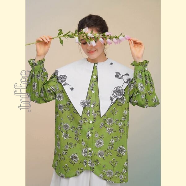 ローズフレンチレトロプリントシャツ: 個性的なエレガンスを纏う 《C0213》