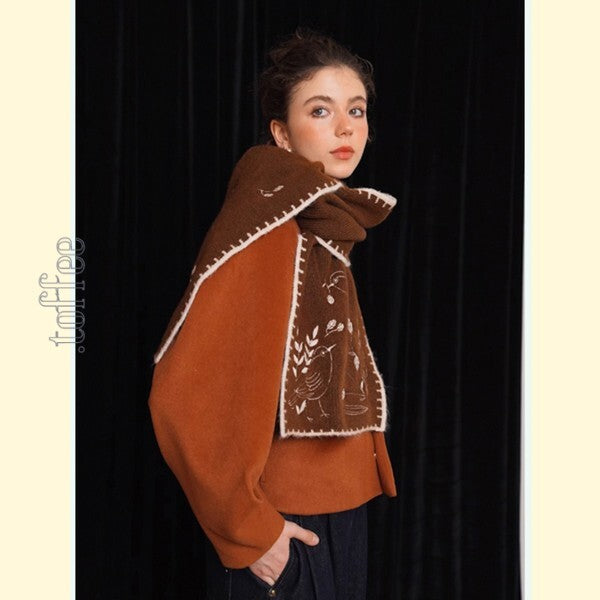 自然と夢が織りなす芸術的アクセサリー:鳥と植物刺繍のショール 《C0192》