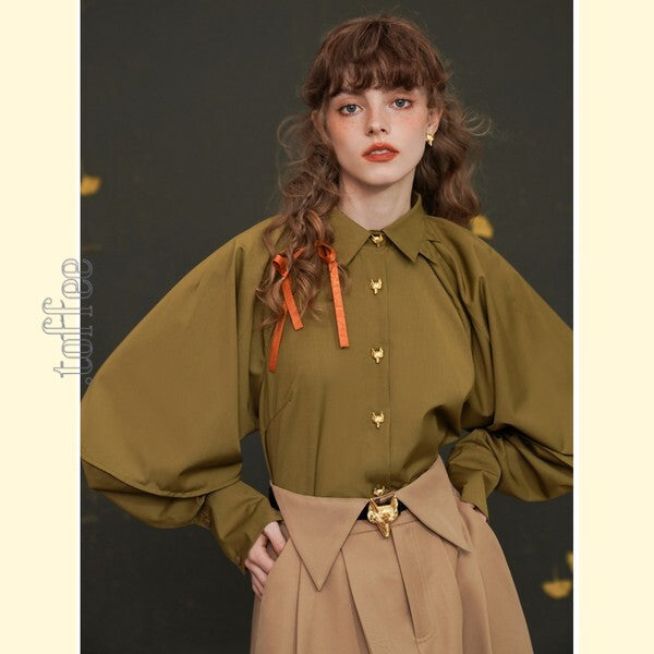 【2color】立体アートを纏う:キツネボタンの折り紙ブラウス C0174