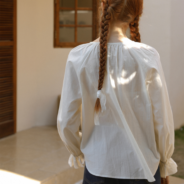 ポニーと星のロマンティック刺繍入りホワイトブラウス《Z00829》