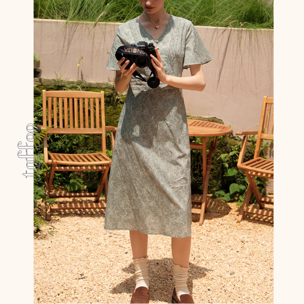 優美なペイズリー柄Vネックワンピース《Z01047》