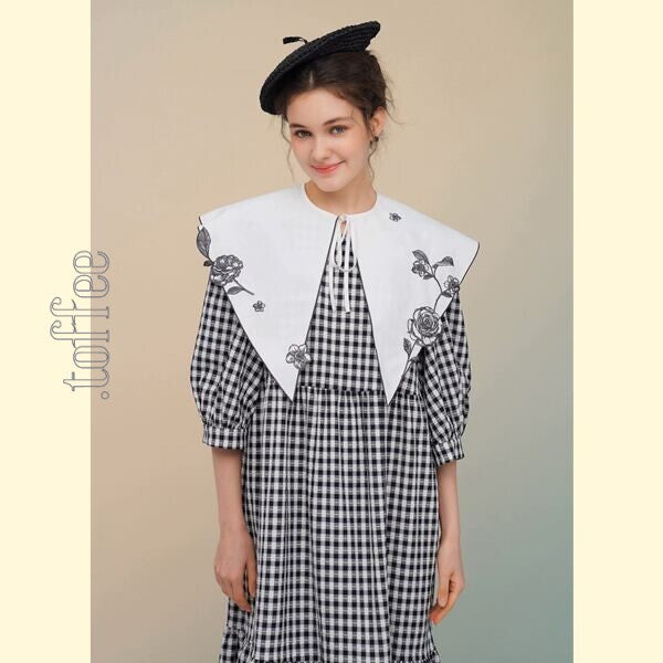 繊細バラ刺繍のつけ襟:あなただけの魔法のアクセサリー 《C0212》