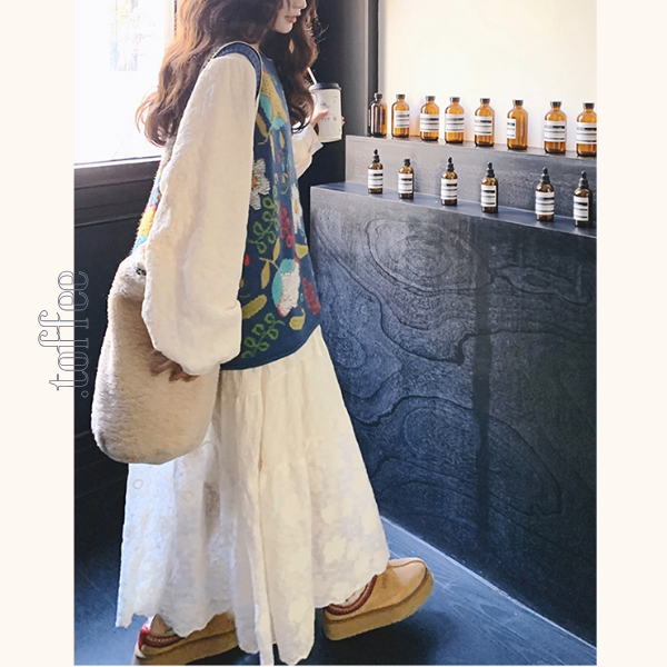 空と花の余白を縫うニットとワンピースのセットアップ《Z01152》