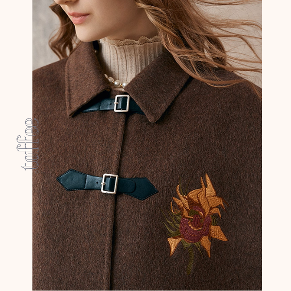 ひまわり刺繍のアートケープコート《Z01128》