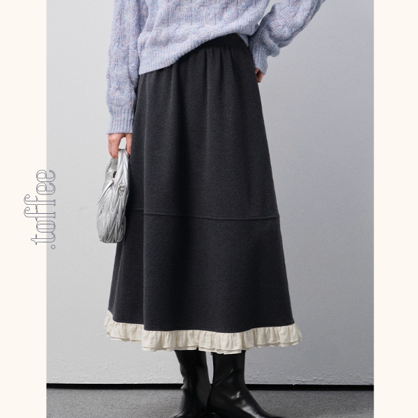 白レースが映えるチャコールAラインロングスカート《Z01188》