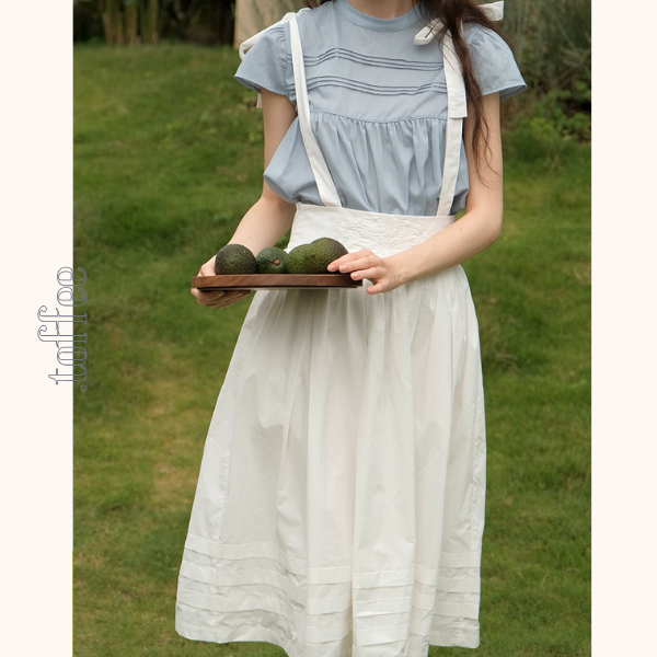 花刺繍ホワイトサスペンダースカート《Z01053》