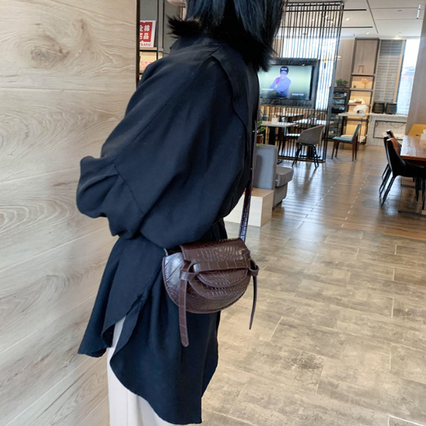 【4color】クロコ調エンボスプロセッシングショルダーバッグ AU-171