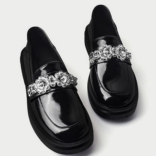 ビジューが光るブリテッシュローファー