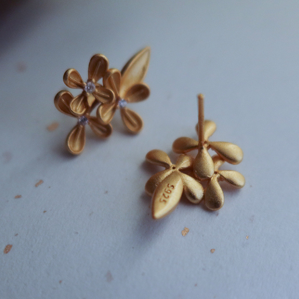 金色のフラワーピアス Z00150