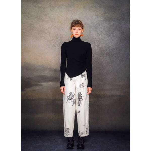 【2color】くるみ割り人形プリントタックテーパードパンツ C0107