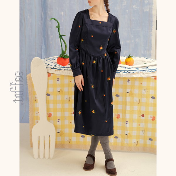 スクエアネック小花柄ワンピース Z00580