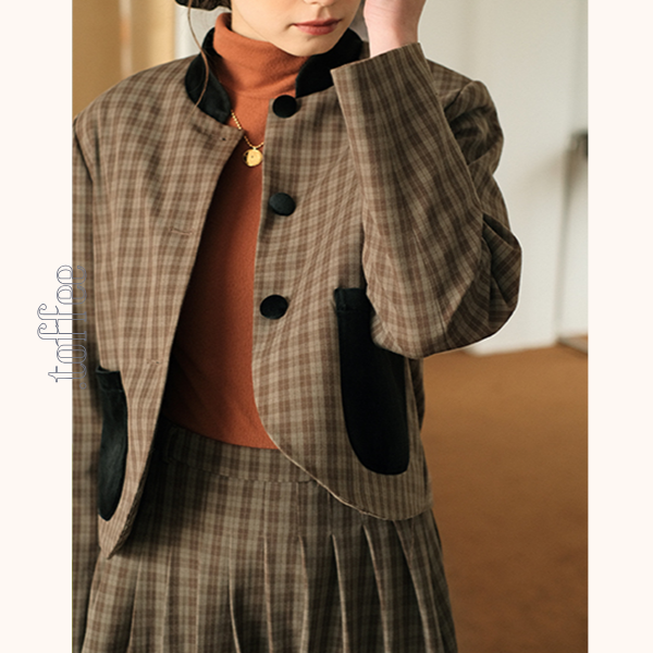 ブラックポケット付きジャケット&ミモレ丈スカートのブラウンチェックセットアップ Z00514