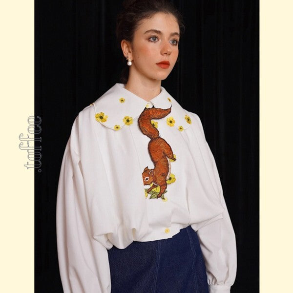 森のファンタジー:花の妖精と無邪気なリスの刺繍タイ 《C0190》