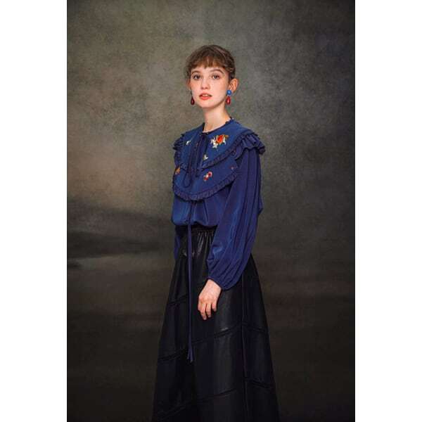 くるみ割り人形刺繍フリル衿ブラウス C0113