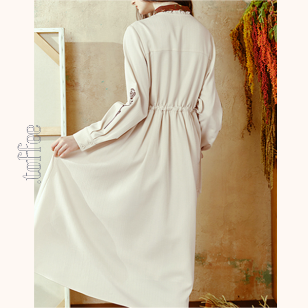 【2color】ローズ刺繍フリルネックワンピース 《Z00681》