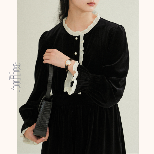 レースディテールグロッシーブラックワンピース 《Z00760》