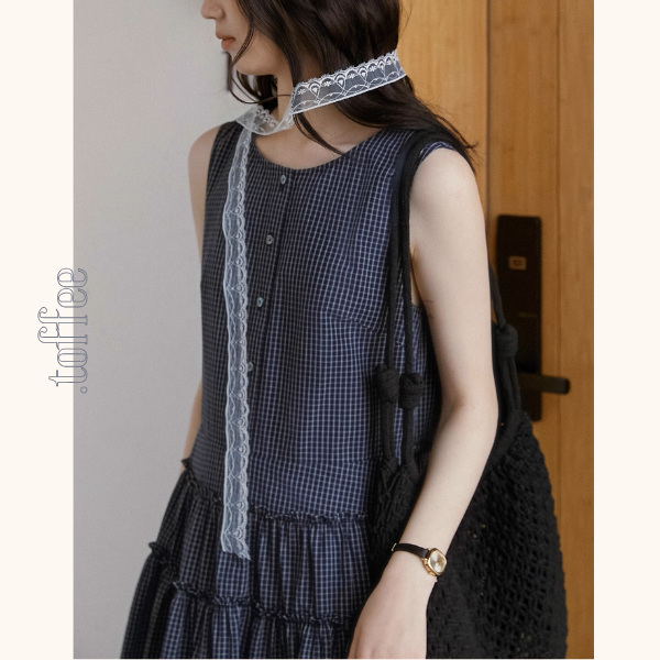 小さな格子のネイビーノースリーブワンピース《Z01089》